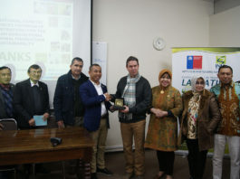 Senadores de Indonesia visitaron INIA La Platina para conocer programa de recursos genéticos