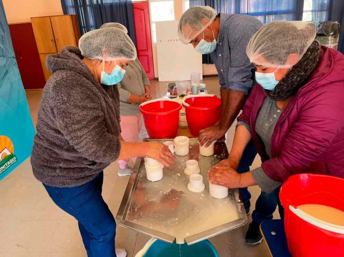 Crianceros de Canela participan en taller para mejorar la elaboración de sus propios quesos