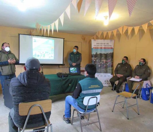 CONAF prepara  a vecinos de Arauco para reducir riesgo de incendios forestales en su sector