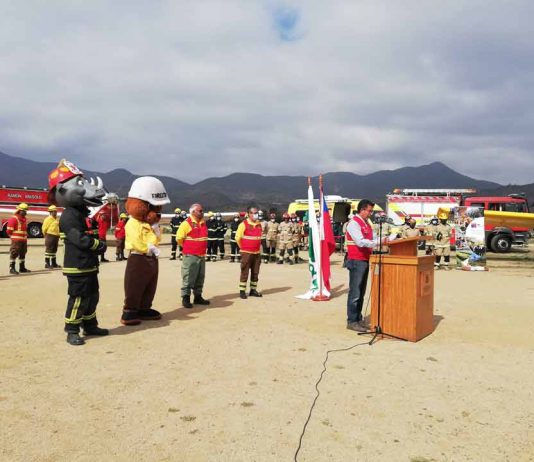 CONAF RM presenta plan contra incendios forestales regional y prevé una temporada compleja