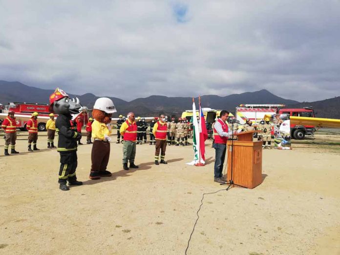 CONAF RM presenta plan contra incendios forestales regional y prevé una temporada compleja