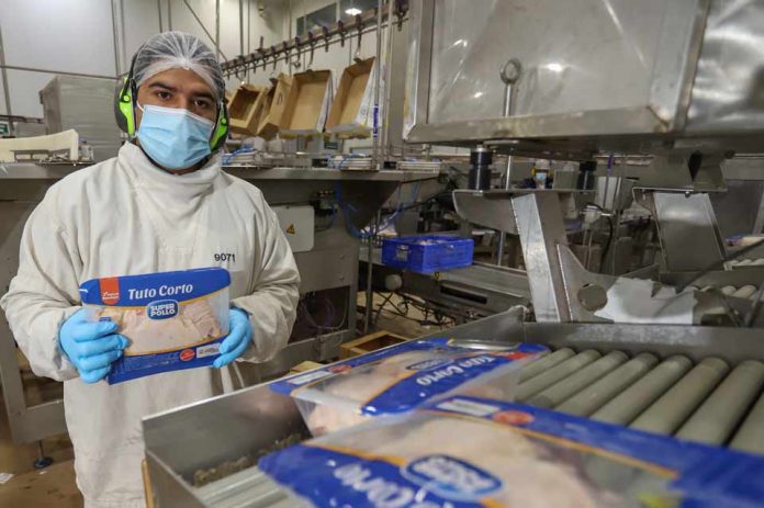 Agrosuper se despide de la bandeja de plumavit en sus productos de Pollo