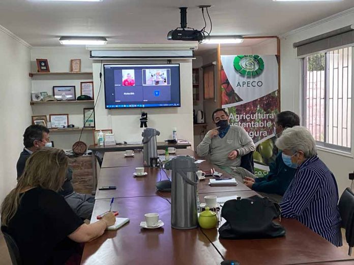 Gremios y programas público-privados realizan acciones interregionales para mejorar la fruticultura