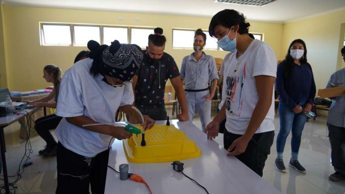 Vecinos y estudiantes de San Pedro de Atacama recibieron clase magistral de permacultura