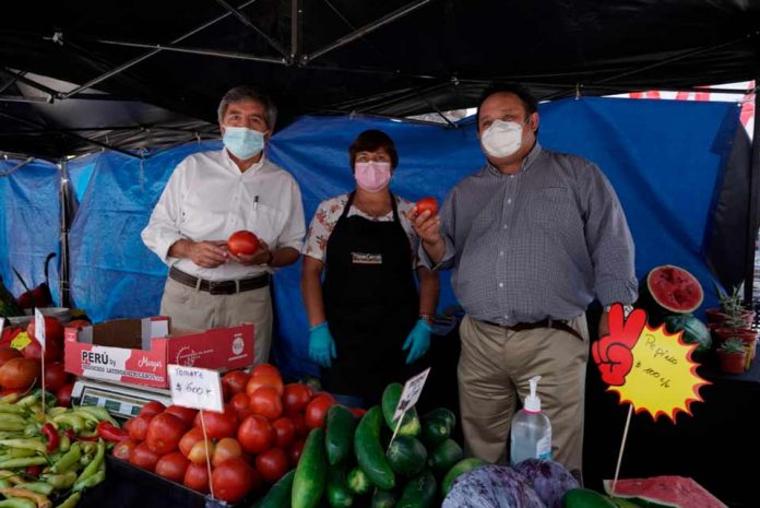 Comercialización, riego y adaptación al cambio climático: Focos de la visita del director nacional de INDAP a productores de la Región Metropolitana