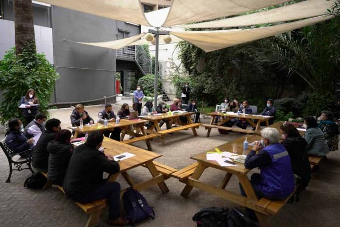 Representantes de los usuarios y autoridades de INDAP dialogan sobre los desafíos en la pequeña agricultura