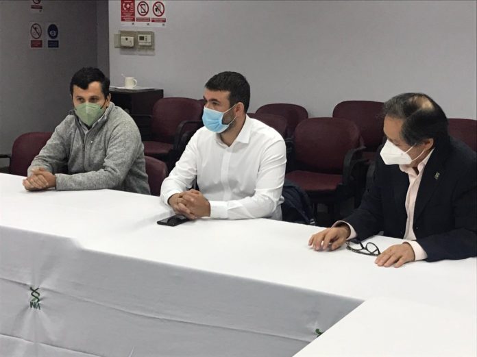 Seremi de Agricultura Cristian Silva visitó el INIA