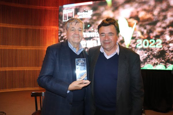 Minagri entrega Premio Siembra 2022 a Ronald Bown, Presidente de ASOEX