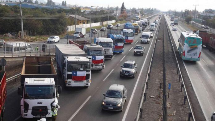 ASOEX alerta de crítica situación para el embarque de la fruta en Puerto de Valparaíso a raíz del paro de los transportistas