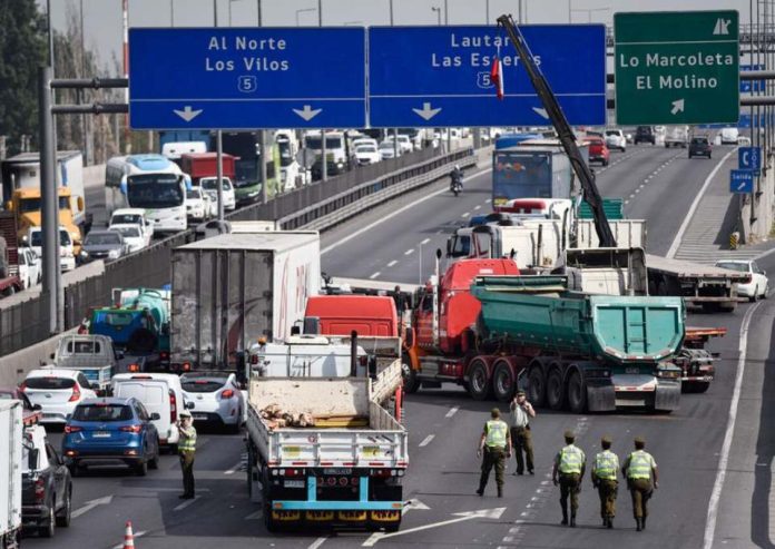 Asoex Bloqueo y cese de operaciones de puertos de San Antonio y Valparaíso deja a la industria frutícola en jaque