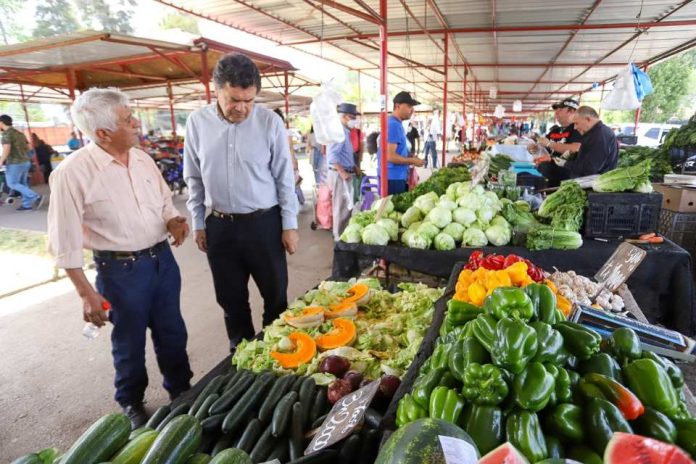 Ministro Valenzuela entrega informe Mejores Alimentos de Temporada de primavera