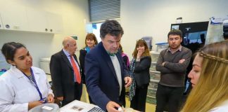 En CEDENNA Ministro de Agricultura conoció aplicaciones nanotecnológicas como sensores de plaguicidas para mejorar producción agrícola 