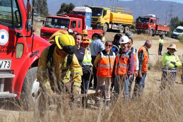 MOP y CONAF acuerdan alianza para fortalecer trabajo en incendios forestales