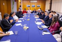 Ministro Valenzuela junto a la industria de huevos y aves anuncia siete medidas para combatir la influenza aviar