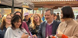 Agricultores de La Pintana y sus productos frescos se encuentran con sus vecinos en nuevo Mercado Campesino INDAP