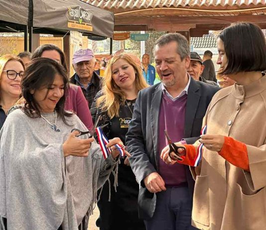 Agricultores de La Pintana y sus productos frescos se encuentran con sus vecinos en nuevo Mercado Campesino INDAP