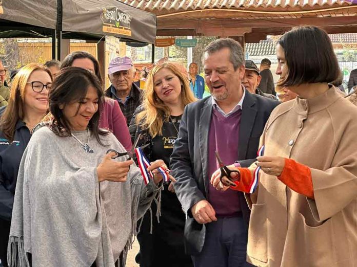 Agricultores de La Pintana y sus productos frescos se encuentran con sus vecinos en nuevo Mercado Campesino INDAP