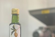 Olivicultores de Cooperativa El Hueso de Taltal envían su producción de aceite de oliva a Italia para participar en concurso internacional 