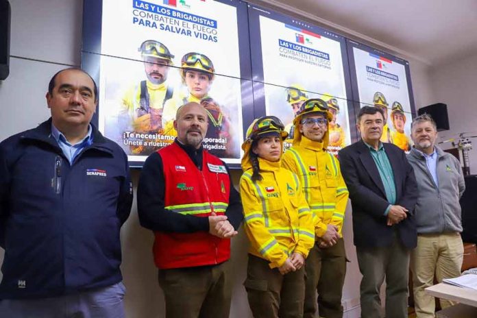 Ministerio de Agricultura y CONAF abren proceso de inscripción para ser brigadista 