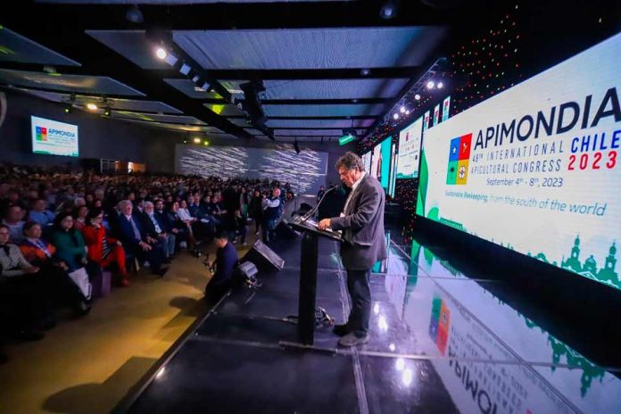 Ministro de Agricultura inaugura el 48vo Congreso Apimondia 2023