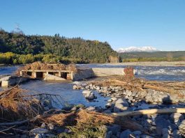 Regantes del Río Ñuble exponen crítica situación de los agricultores a parlamentarios de la región