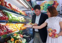 Ministro Valenzuela inicia gira por Asia para ampliar exportación de productos agrícolas