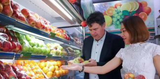 Ministro Valenzuela inicia gira por Asia para ampliar exportación de productos agrícolas