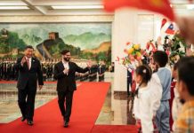 Gobiernos de Chile y China firman acuerdo de apertura de mercado para los damascos y duraznos frescos chilenos