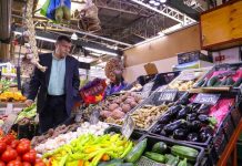 Ministro Valenzuela destaca bajas graduales en precios de papas, paltas y pollo en el primer mes de la primavera 