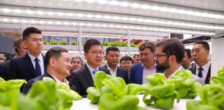 Presidente Boric y ministro Valenzuela conocen “Silicon Valley de la agricultura" chino tras inauguración de Chile Week 2023 