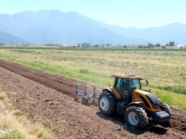 Dercomaq trae a Chile nuevo tractor que permite ahorros de hasta 20% de combustible