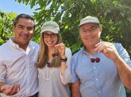 Productores de fruta enseñan el “viaje de la cereza” a la Embajadora de Estados Unidos en Chile