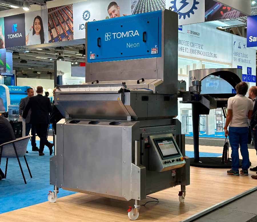 TOMRA Food presenta su nueva organización y sus nuevas soluciones basadas en IA en Fruit Logistica Berlin