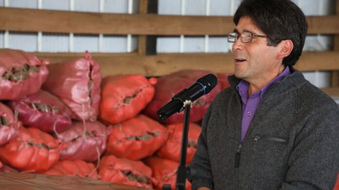 Cooperativa Gente de la Tierra de Tirúa recibió maquinaria agrícola para aumentar su rendimiento productivo