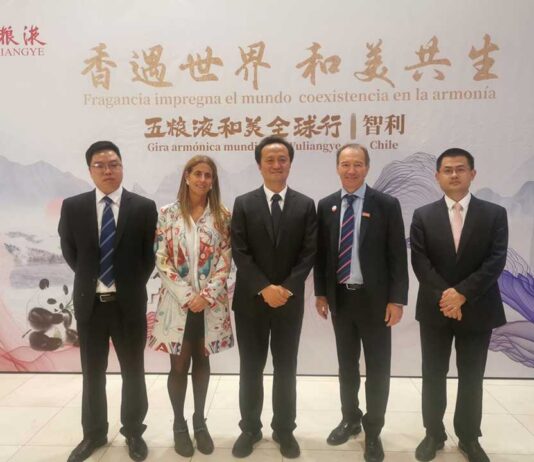 Frutas de Chile y Sichuan Port and Shipping Investment Group Co. Ltd. firman importante acuerdo de colaboración para potenciar comercio de frutas