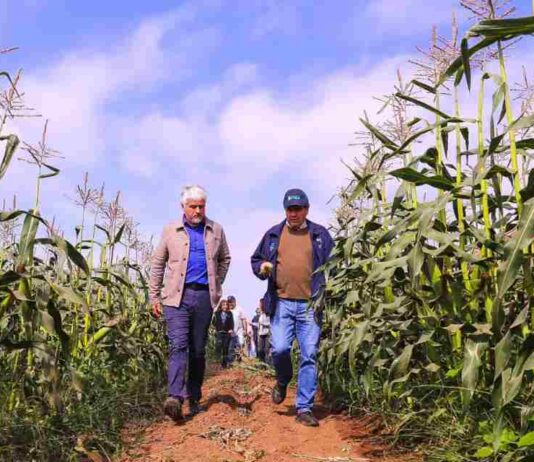 Ministro Valenzuela resalta esfuerzos para apoyar a los agricultores afectados por la sequía en la región de Coquimbo