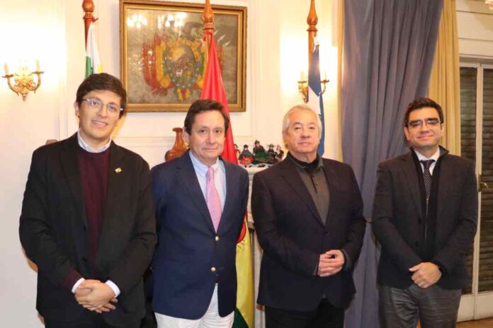 Frutas de Chile y Cónsul General de Bolivia en Chile buscan coordinar acciones para promover la Visa Mercosur