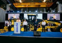 Komatsu presenta la nueva motoniveladora GD955-7E0 