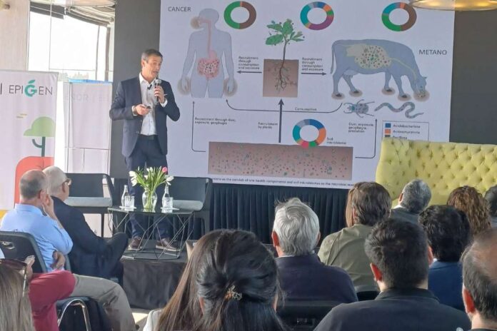 https://portalagrochile.cl/2024/07/15/para-fortalecer-la-empleabilidad-sectorial-se-lanzo-la-segunda-etapa-del-poblamiento-del-marco-de-cualificaciones-tecnico-profesional-agropecuario/