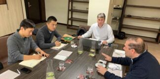 Firmas asociadas a Chileprunes se reúnen con importante procesador e importador de ciruelas deshidratadas china