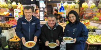 Ministro Valenzuela recorre la Vega Central y llama a consumir productos de invierno: "Todo lo cítrico tiene una baja muy sustancial"