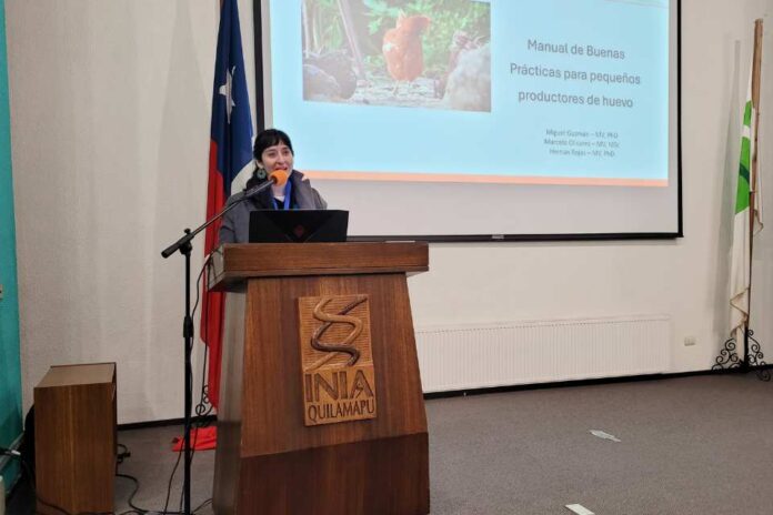 Pequeños productores y asesores técnicos se capacitan en buenas prácticas avícolas