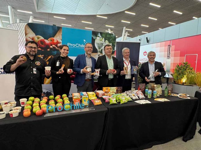 Agricultura, ProChile y Aeropuerto de Santiago se unen para promocionar alimentos chilenos en el Día Internacional de la Alimentación