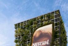 Campaña realizada con Inteligencia Artificial NESCAFÉ interviene icónicos espacios de Santiago para celebrar la Semana del Café