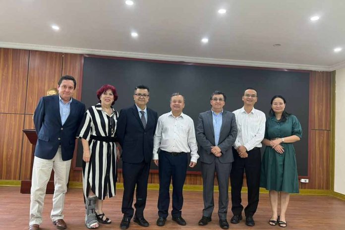 Chile y Vietnam avanzan en acuerdos para ampliar el mercado a más fruta chilena