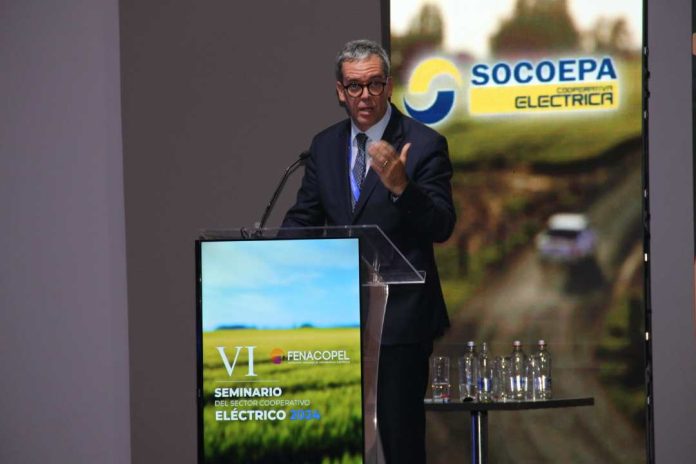 Tarifa Única Nacional, desafíos regulatorios para la distribución y futuro del sector eléctrico marcaron el VI Seminario del Sector Cooperativo Eléctrico 2024