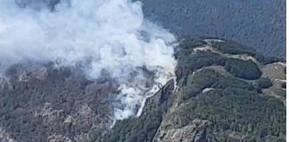 Chile envía dos helicópteros para combatir incendios forestales de Argentina y que amenazan tierra chilena