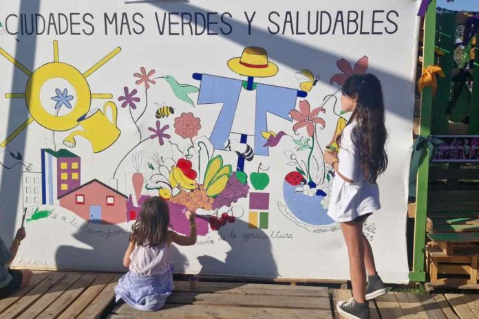 Fundación PROYECTO HUERTO celebra el éxito que tuvo su instalación en Aldea Verde - Lollapalooza Chile 2025.