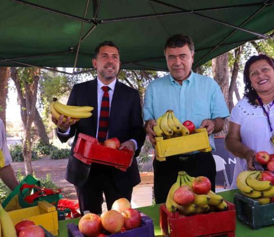 Ministro de Agricultura llama a replicar banco de alimentos y a consumir frutas y verduras en Día de la Mujer Feriante