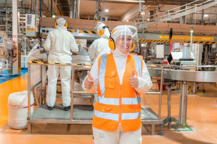Jóvenes formados en liceos técnicos ingresan al mundo laboral sin dejar sus estudios gracias a Ley de Estatuto Joven